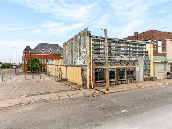 520 S 8th Street, St Joseph, MO 64501