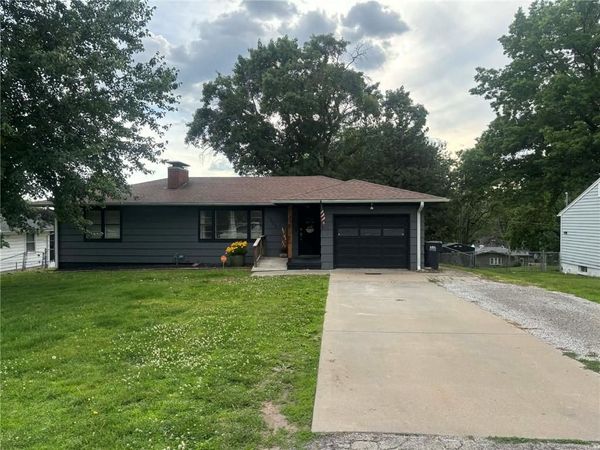1922 S 39th Street, St Joseph, MO 64507