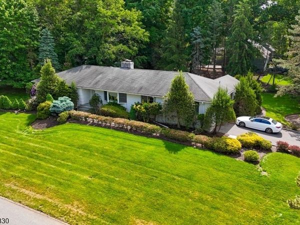 16 Feldstone Pl, West Caldwell, NJ 07006