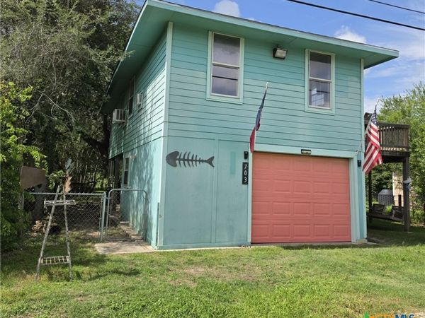 703 E Houston Avenue , Seadrift, TX 77983