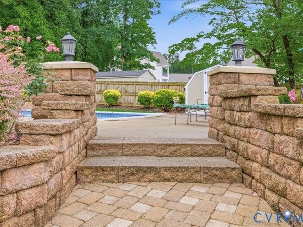 3805 Cresthill Road , Chester, VA 23831
