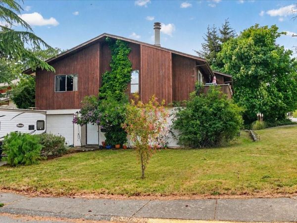 700 Stancombe Rd, Esquimalt, BC V9A 2P1