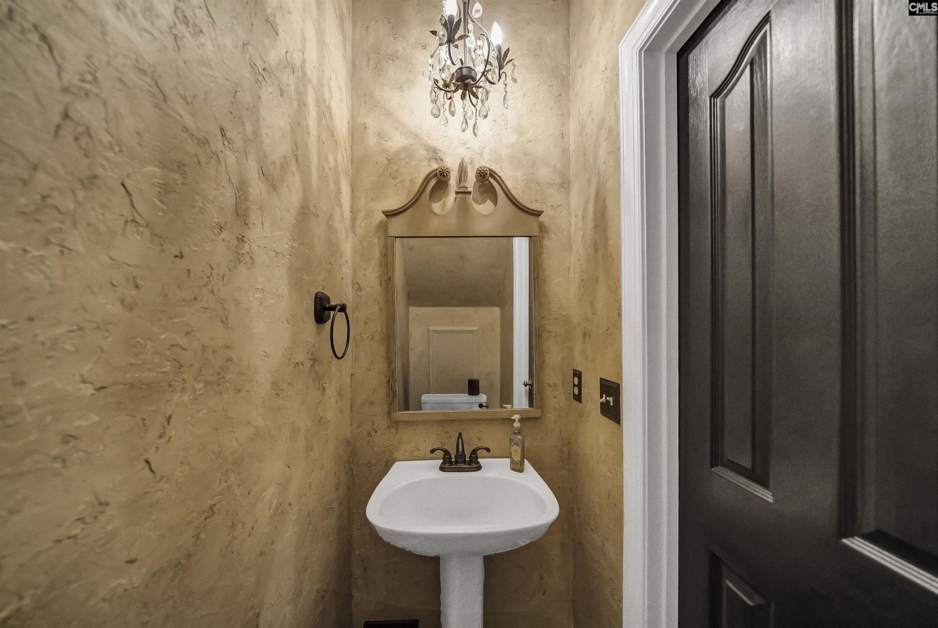 5 W Ashford Court  Photo 26