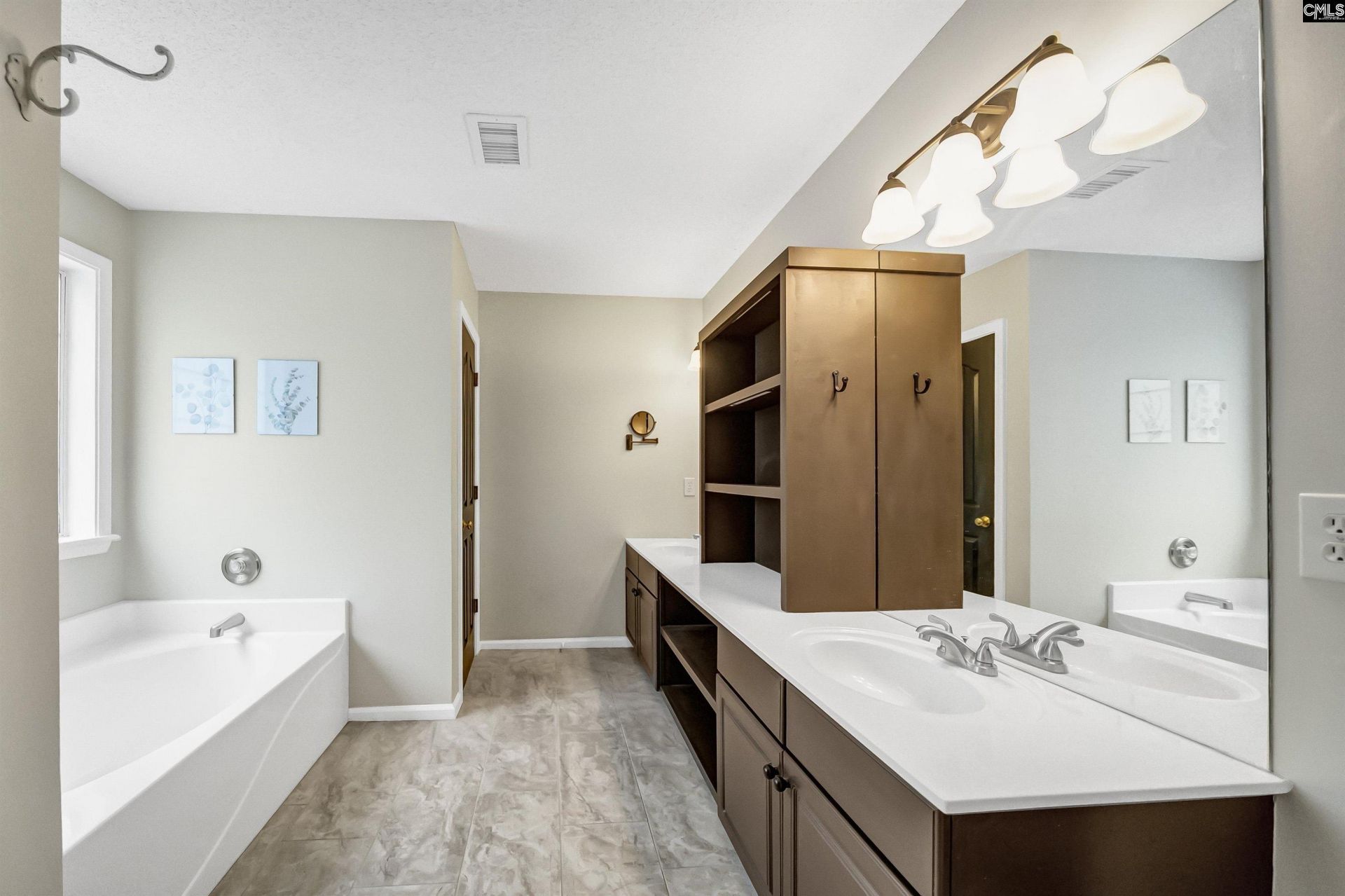 5 W Ashford Court  Photo 33