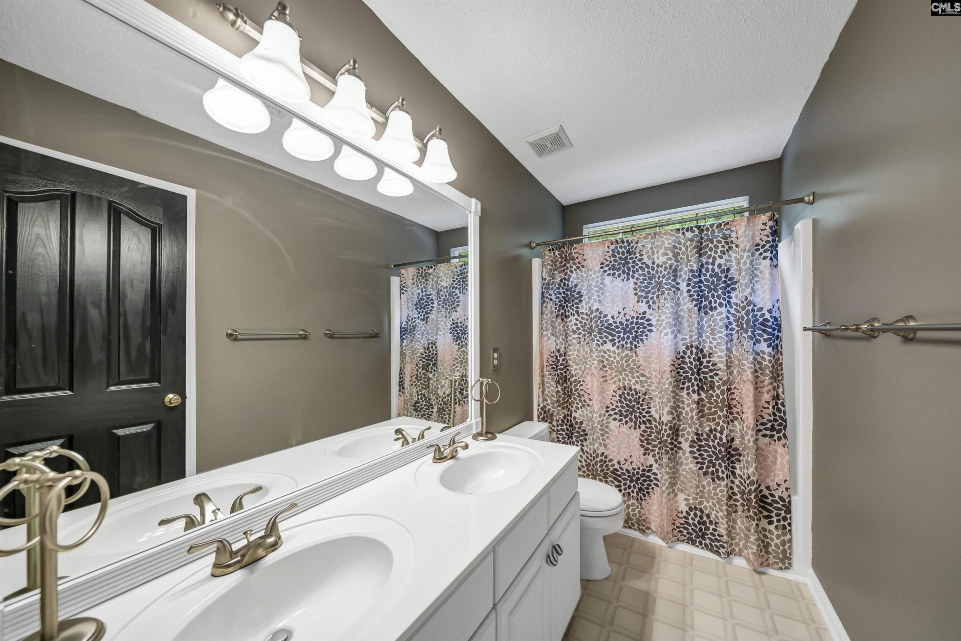 5 W Ashford Court  Photo 46