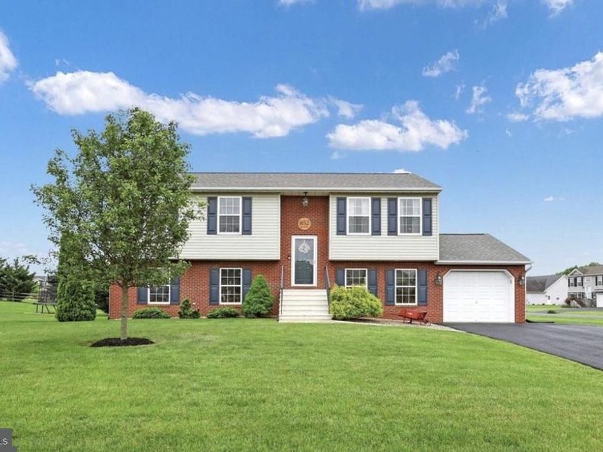 852 Bristol Drive , Greencastle, PA 17225 Main Photo