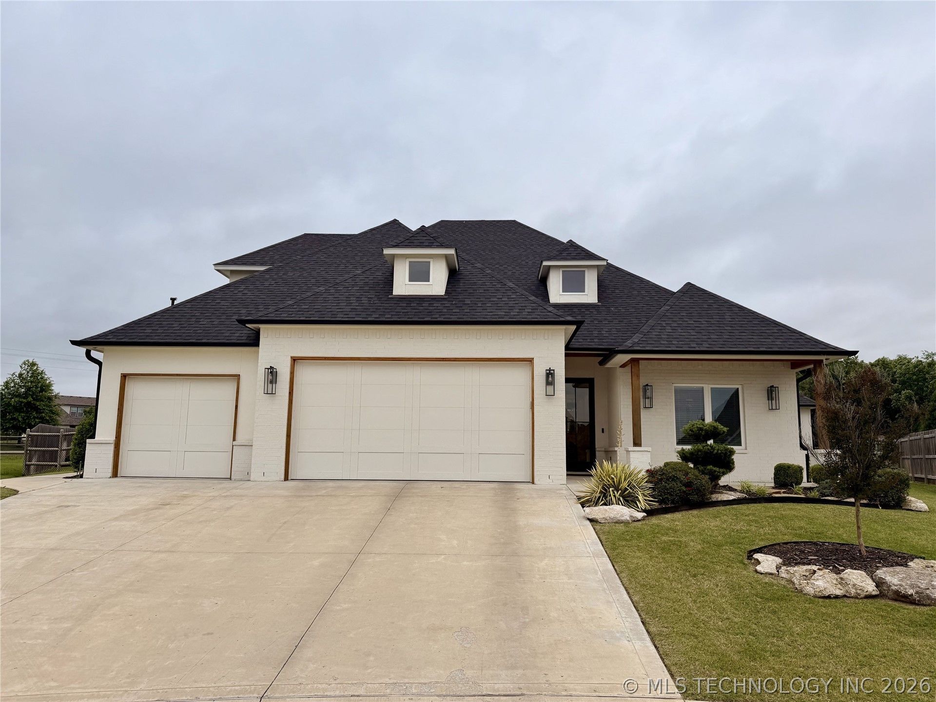 7203 N Hawthorne Lane , Owasso, OK 74055 Main Photo