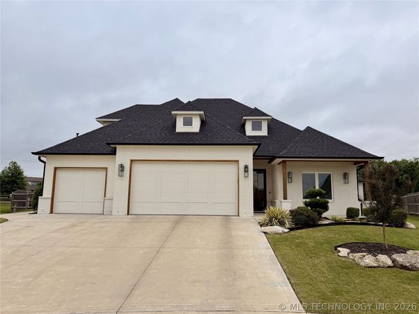 7203 N Hawthorne Lane , Owasso, OK 74055