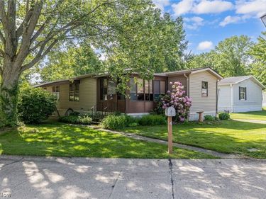 4 Overland Drive, Olmsted Twp, OH 44138