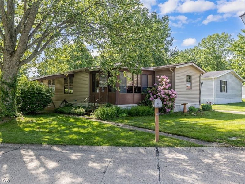 4 Overland Drive, Olmsted Township, OH 44138 Photo 1