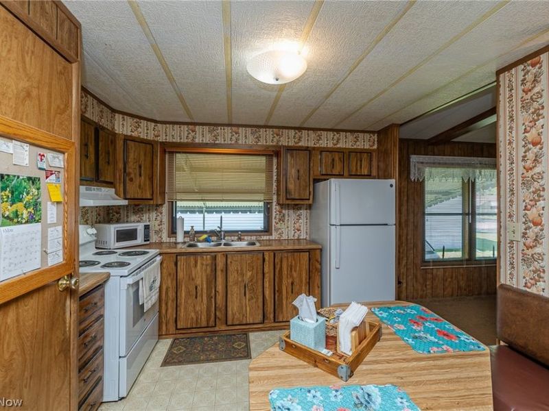 4 Overland Drive, Olmsted Township, OH 44138 Photo 5