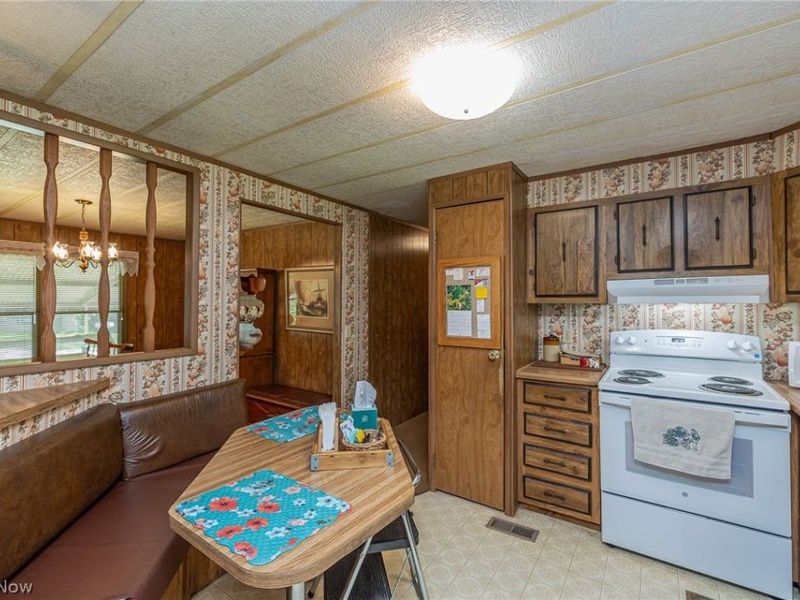 4 Overland Drive, Olmsted Township, OH 44138 Photo 6