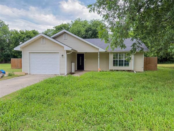 300 N 4th Street, Davis, OK 73030