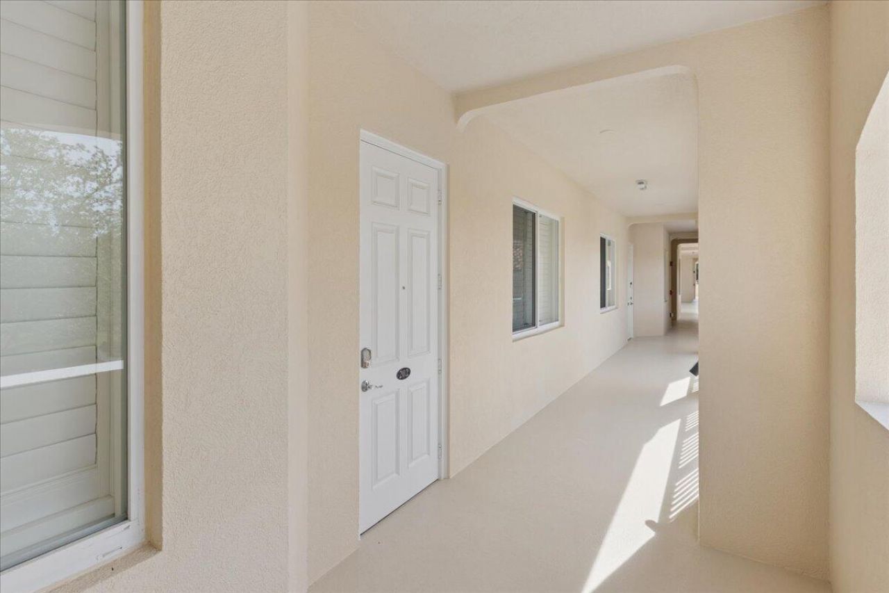 19 W Harbour Isle Dr Drive W, Unit 202, Fort Pierce, FL 34949 Photo