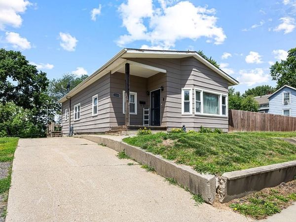 1218 N 10th Street, St Joseph, MO 64501