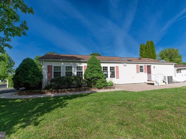201 VILLAGE WAY, ROYERSFORD, PA 19468