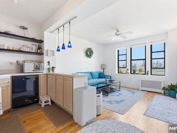 883 E Boulevard 1F, Unit 1F, WEEHAWKEN, NJ 07086
