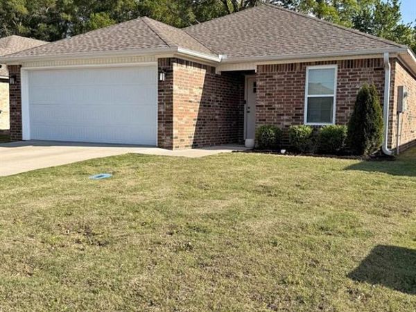 5735 Brookshire Dr, Jonesboro, AR 72401