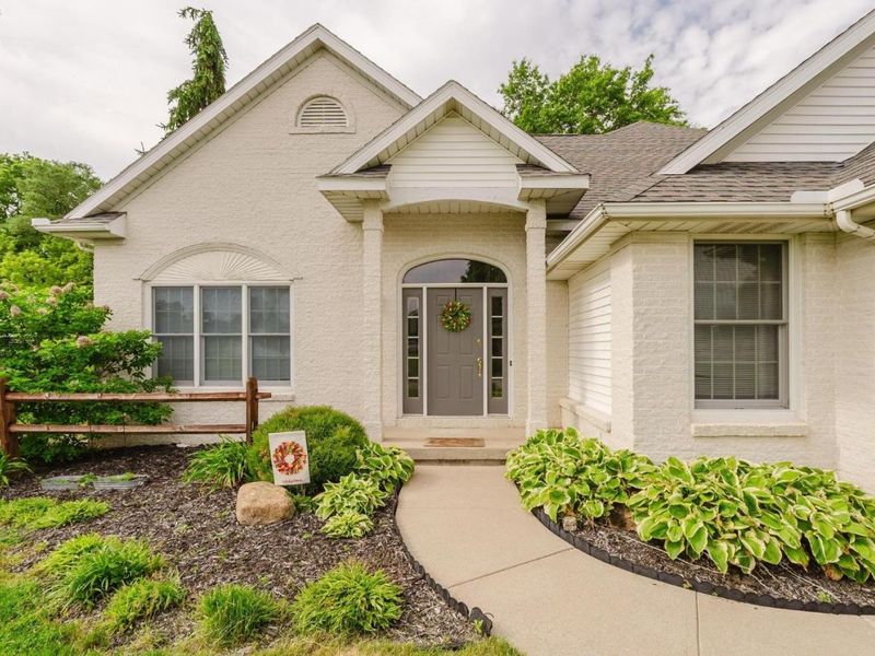 148 Springbrook Drive, Fremont, OH 43420 Photo 2