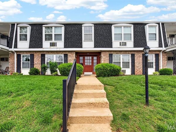 808 Dumont Place, Unit E, St Louis, MO 63125