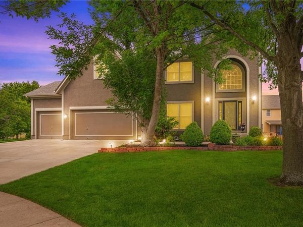 16263 Parkwood Street, Olathe, KS 66062
