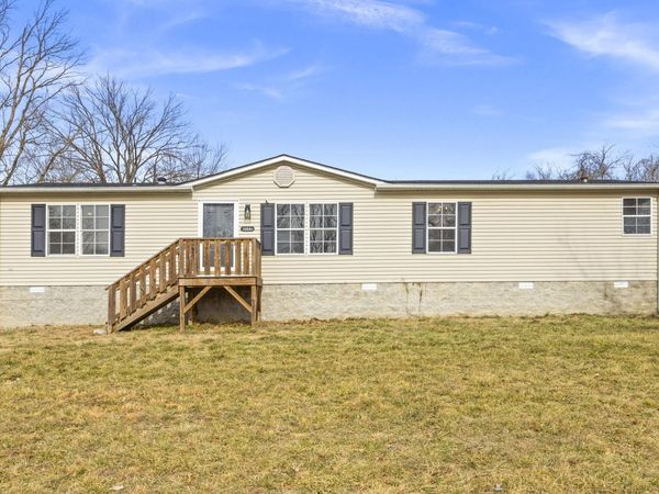 10940 Old Highway 52 , Westmoreland, TN 37186