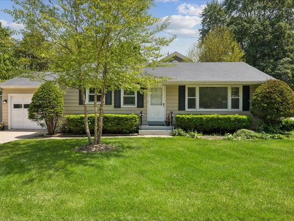 11 Logan Avenue, Geneva, IL 60134