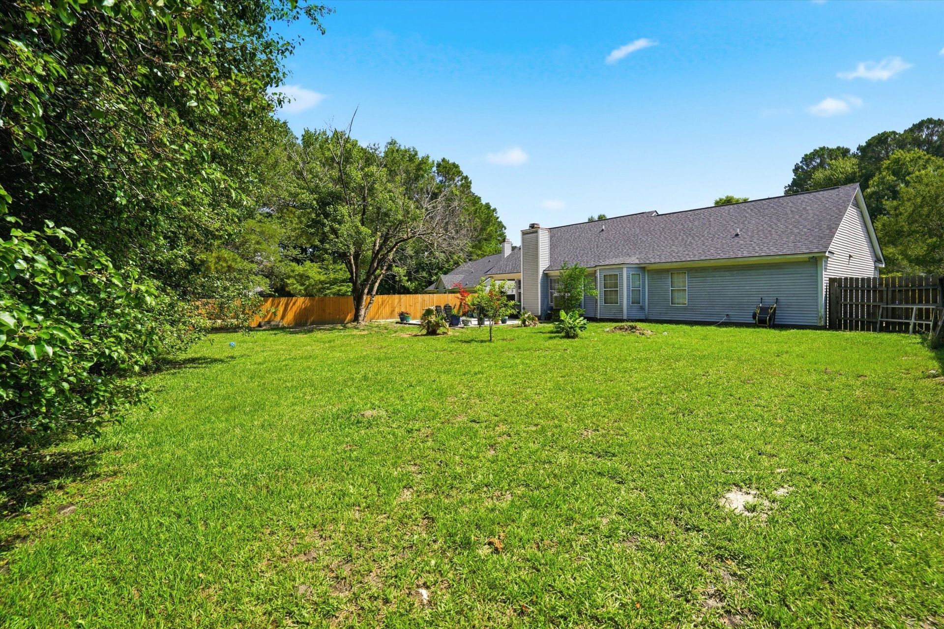 232 Saint Awdry Street Photo 13