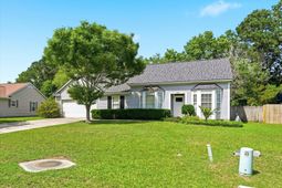 232 Saint Awdry Street photo 4