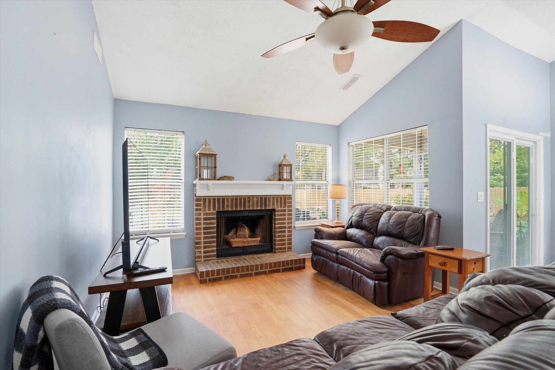 232 Saint Awdry Street Photo 7