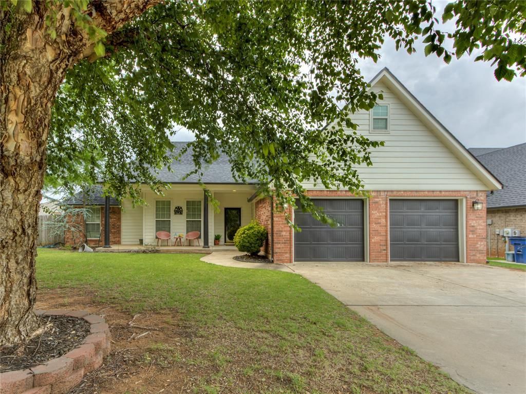 324 E Charlotte Terrace, Mustang, OK 73064 Main Photo