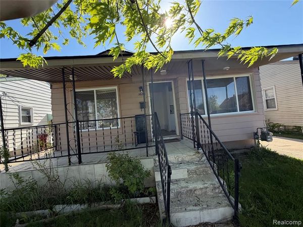5698 Greenview Avenue, Detroit, MI 48228