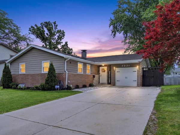 8931 Sandra Lane, Hickory Hills, IL 60457