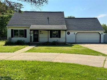1615 Indian Rd, Oregon Twp, MI 48446