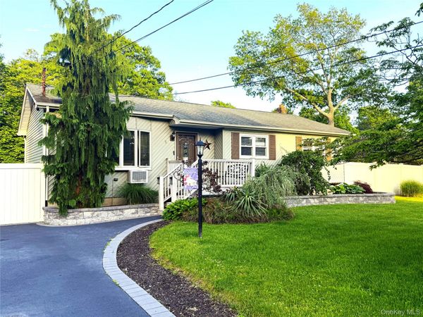 1 Heston Road , Shirley, NY 11967
