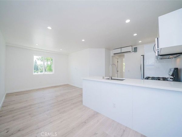 6745 Laurel Canyon, Unit 201, North Hollywood, CA 91606