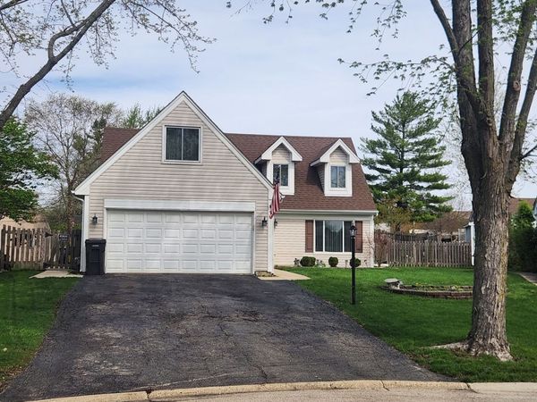 10 Ash Court, Streamwood, IL 60107