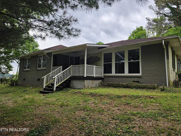 700 Lakeview Drive, Loudon, TN 37774