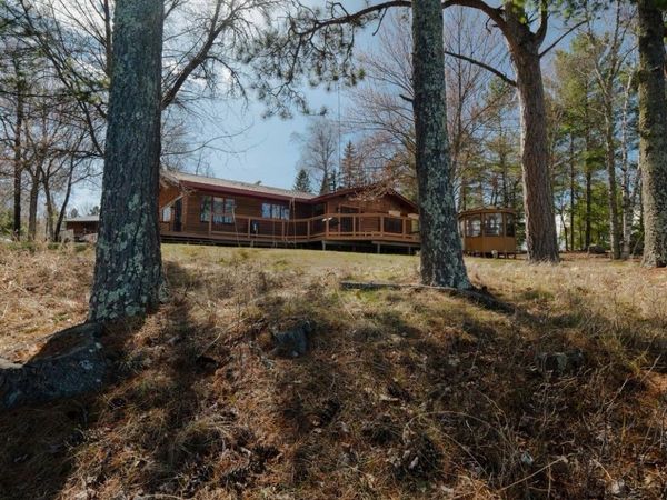 8947 E Wakemup Village Road , Cook, MN 55723