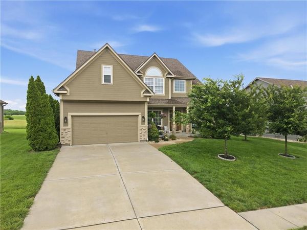 10806 Country Lane, Peculiar, MO 64078