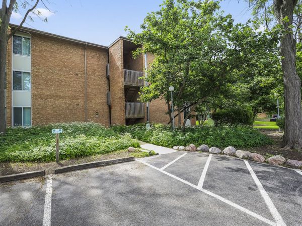 6018 E Lake Drive , Unit 1C, Lisle, IL 60532