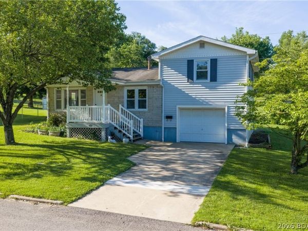 422 Sunset Strip , Eldon, MO 65026