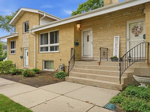 1533 N Arlington Heights Road, Unit C, Arlington Heights, IL 60004