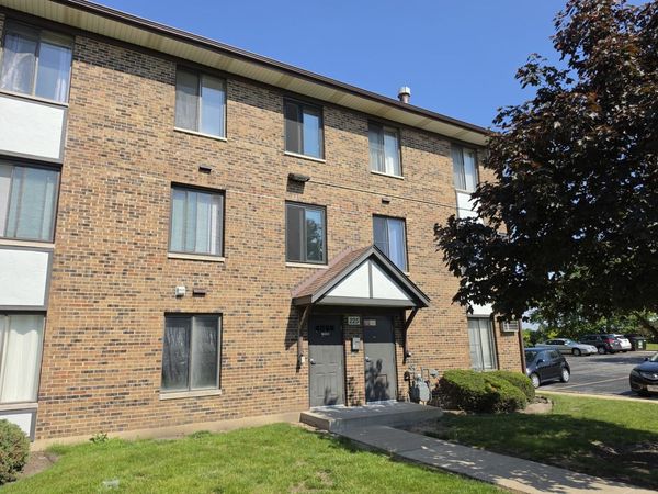 225 Gregory Street , Unit 10, Aurora, IL 60504