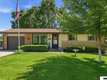 8341 S Cherrywood Drive , Lincoln, NE 68510