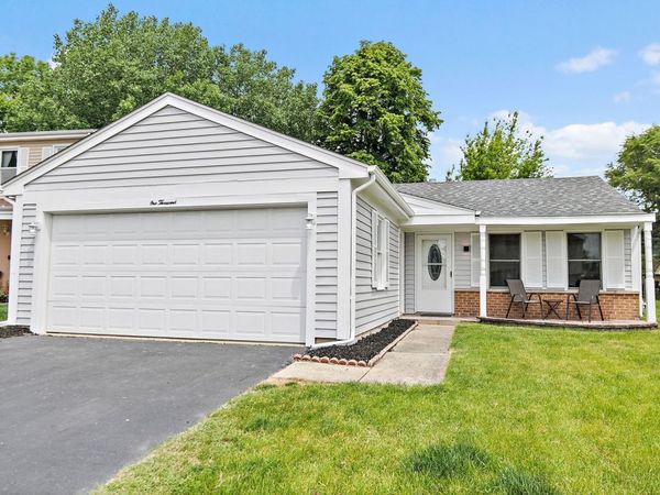 1000 Woodside Drive , Roselle, IL 60172