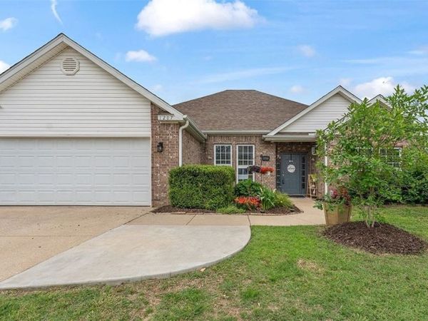 1207 SW Willow Bend Avenue, Bentonville, AR 72713
