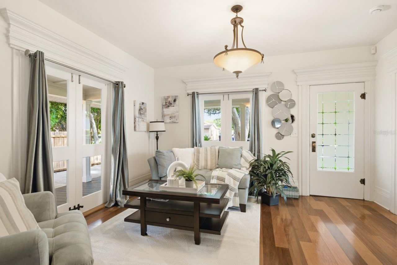 888 16th Avenue N, Saint Petersburg, FL 33704 Photo