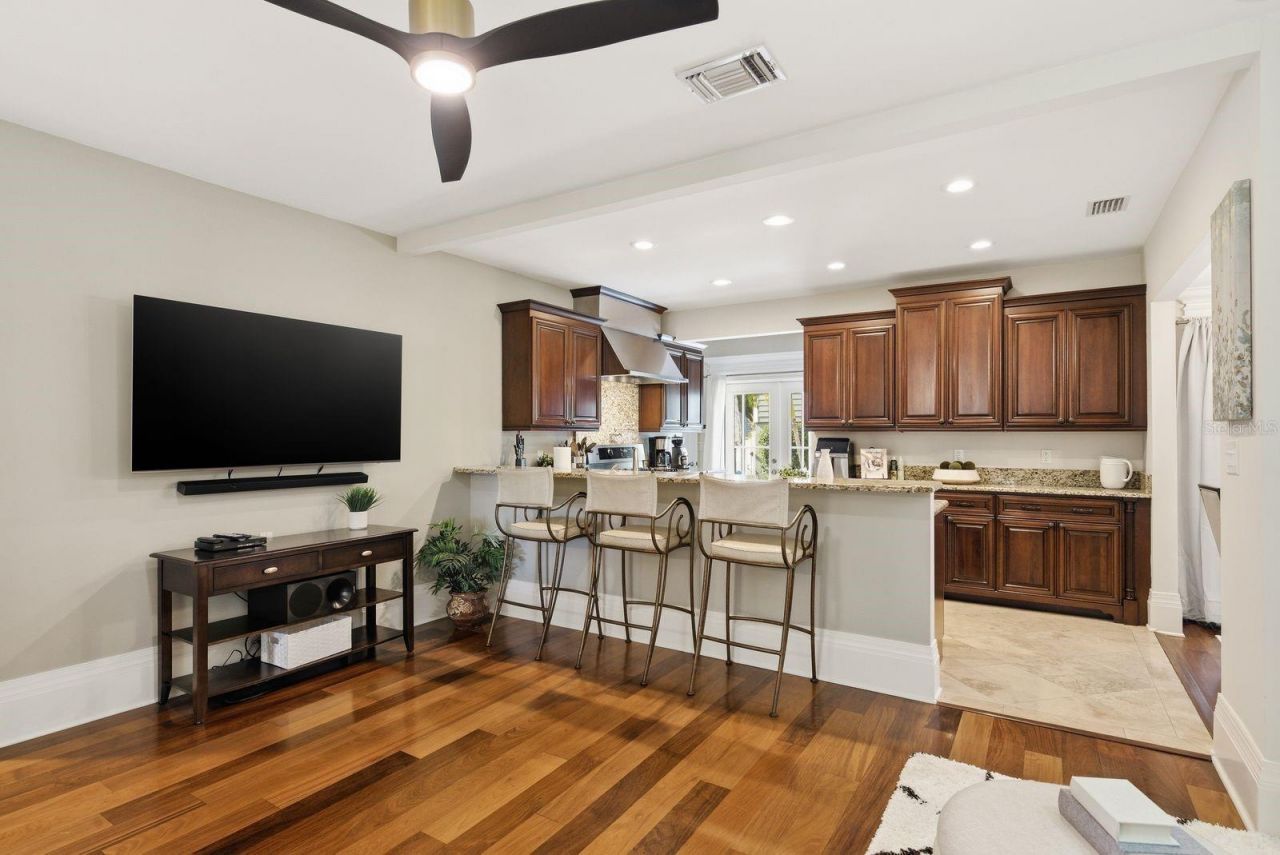 888 16th Avenue N, Saint Petersburg, FL 33704 Photo