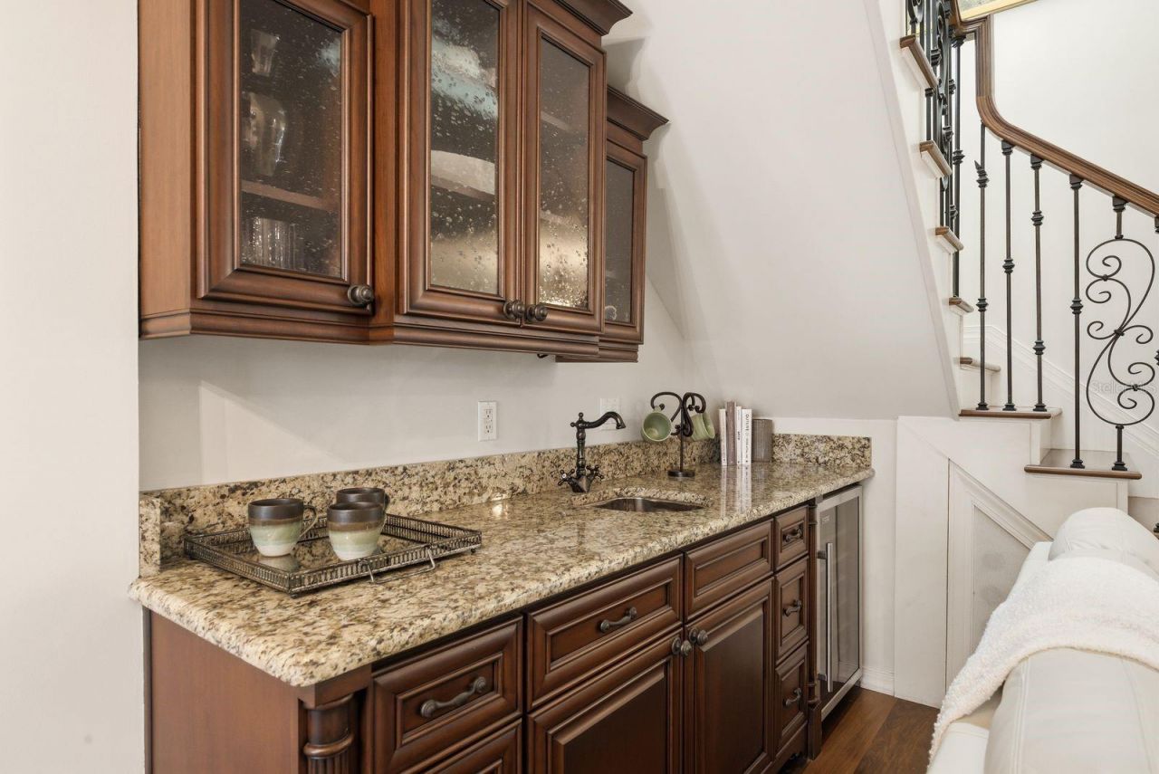 888 16th Avenue N, Saint Petersburg, FL 33704 Photo